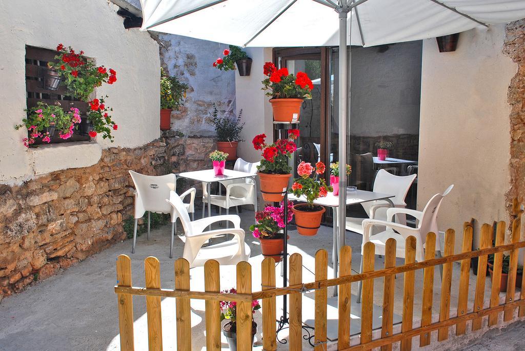 Hostal-Bar Restaurante "La Fuente" Rabe de las Calzadas Exterior photo